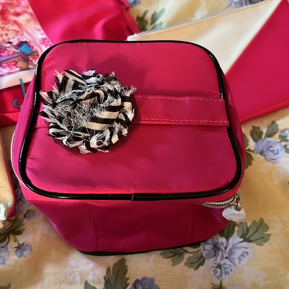 Such a fun set of bags. - Picture 2 of 9